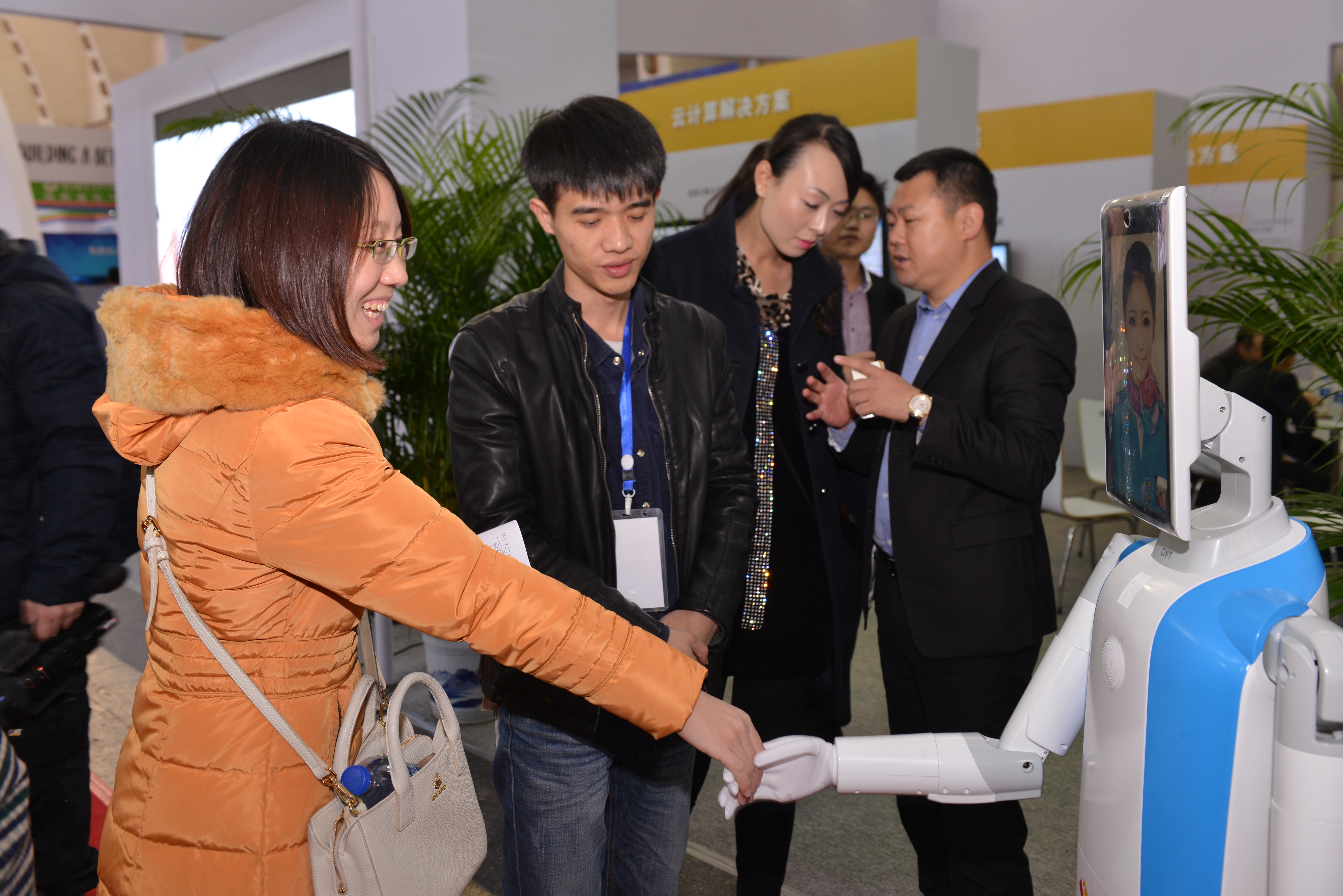 中(zhong)安(an)科(ke)股份亮相2015沈陽(yáng)智博會 領(ling)跑智慧城(cheng)市(shi)綜郃(he)運營(ying)