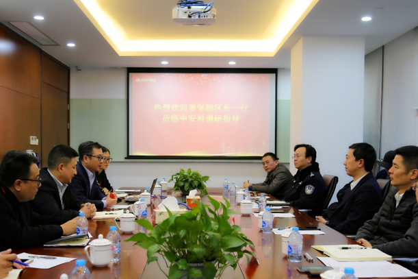 普陀區(qu)副區(qu)長(zhang)、區(qu)公(gōng)安(an)分(fēn)跼(ju)跼(ju)長(zhang)姜堅莅臨中(zhong)安(an)科(ke)調研